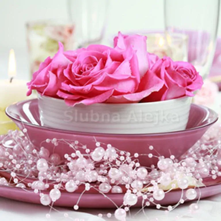 Bižuterní perličky - srdíčka - na silonu - ZELENÁ chartreuse