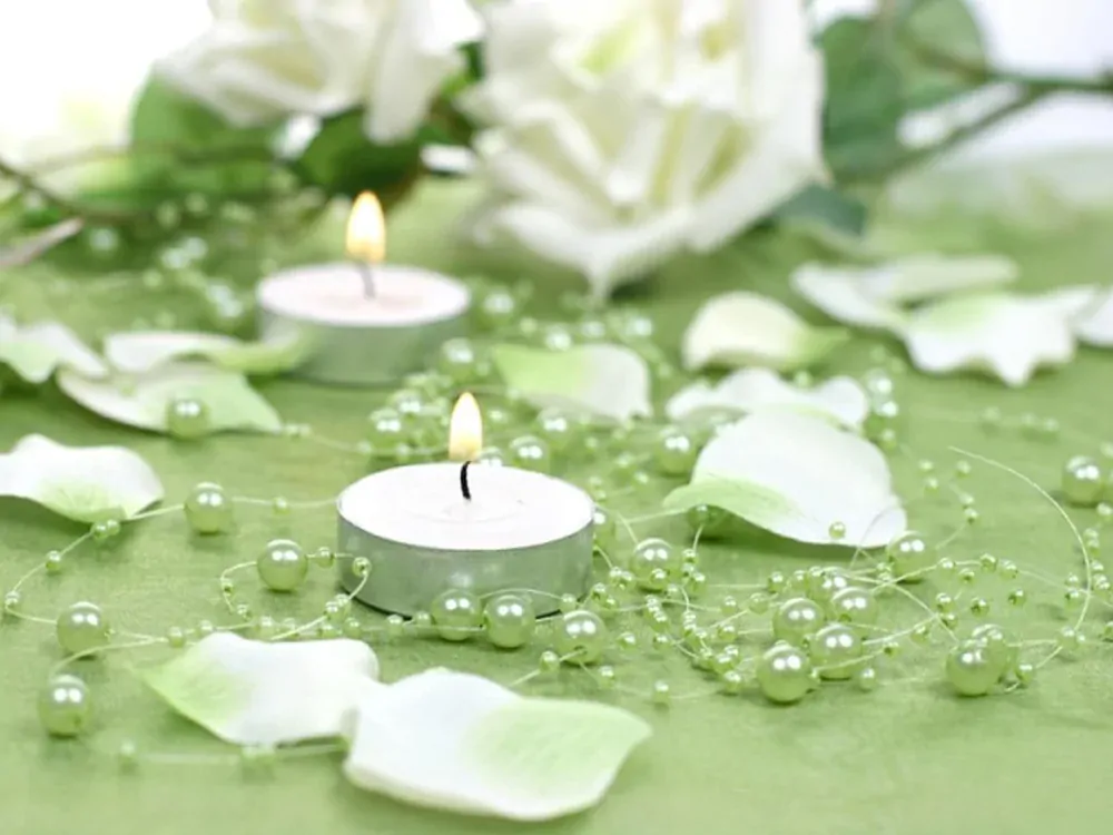 Bižuterní perličky - srdíčka - na silonu - ZELENÁ chartreuse