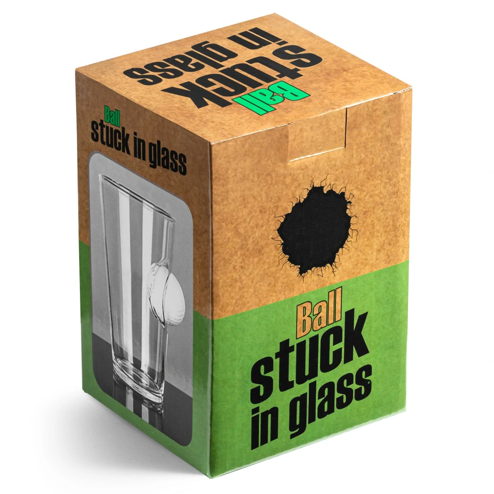 Sklenice s fotbalovým míčem