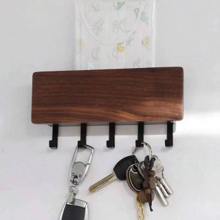Věšák na klíče s přihrádkou